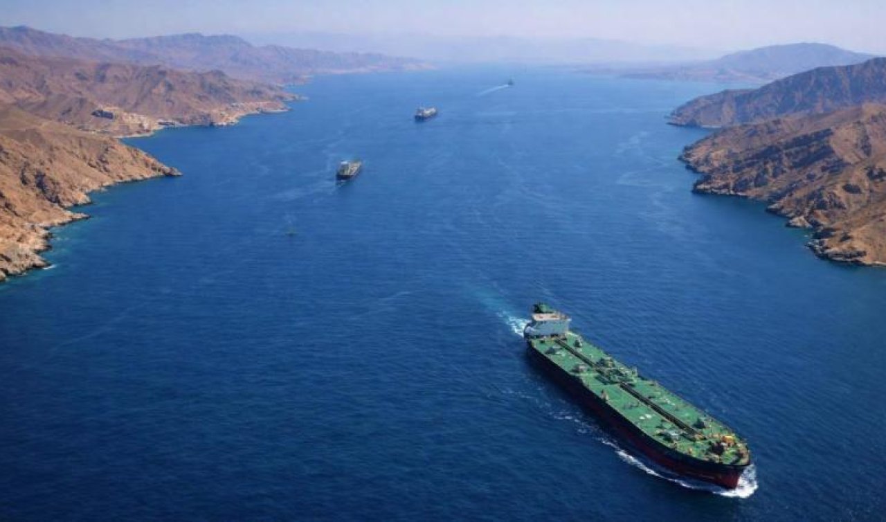 İngiltere: Hürmüz Boğazı’nı yeniden açmak için her türlü önlem alınacak