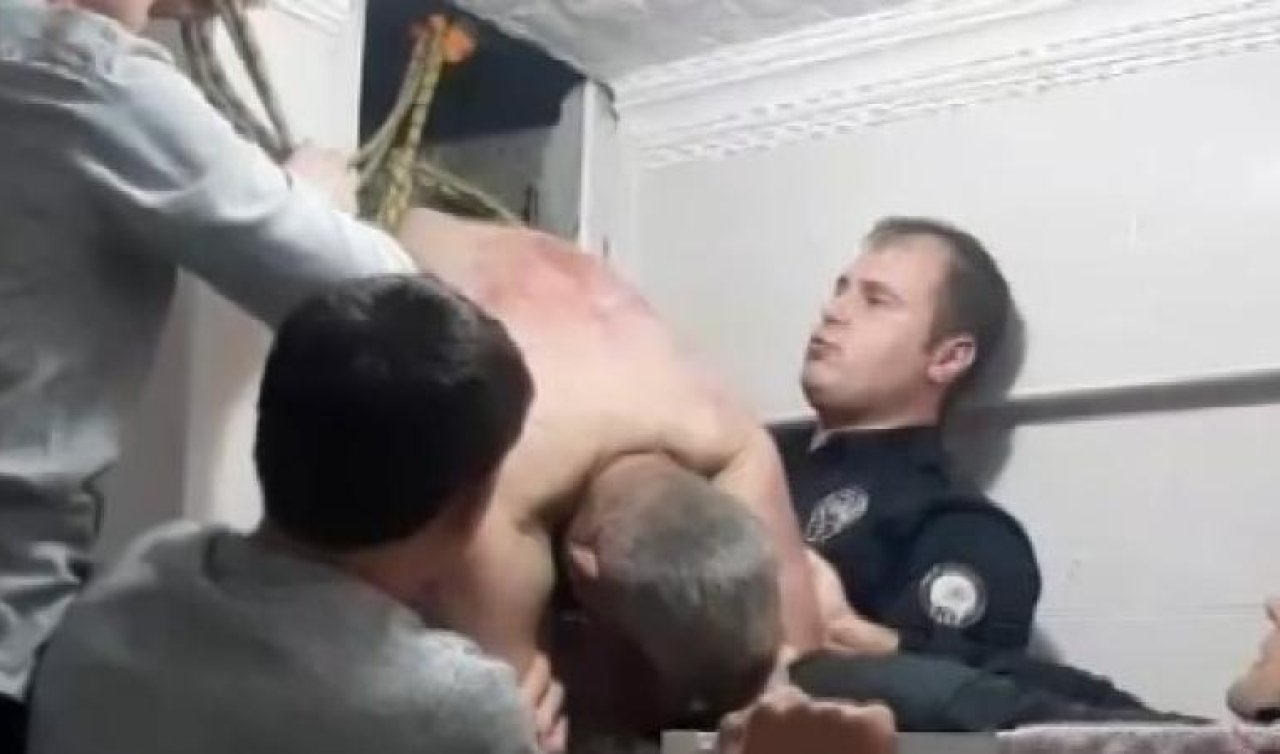 Boşanma aşamasındaki eşinin evine girmek isterken havalandırmada sıkıştı