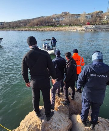 Van Gölü’nde kaybolan Boran Öner’in cansız bedeni bulundu