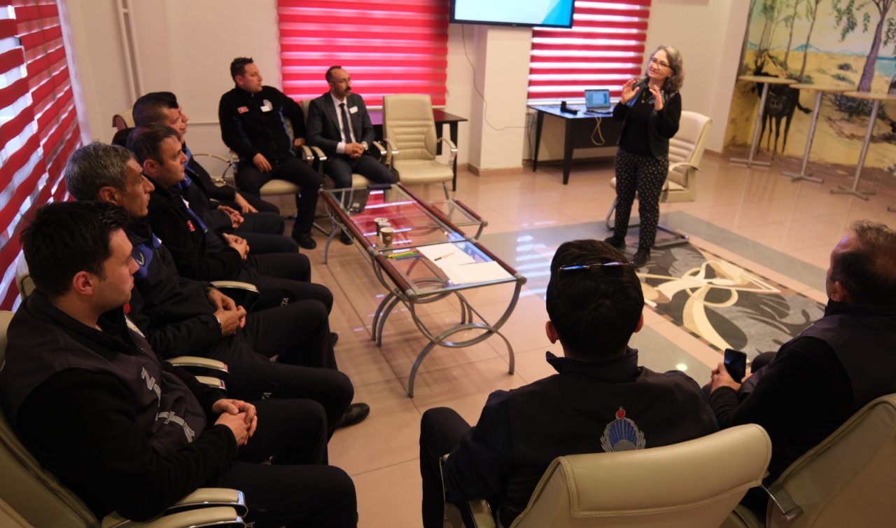 Akşehir’de zabıta ekiplerine iletişim ve beden dili eğitimi