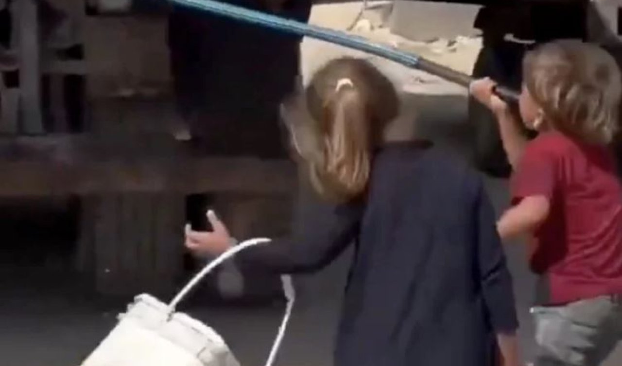 Soykırımın en acı karesi: Gazzeli çocuklar bir damla su için mücadele ediyor