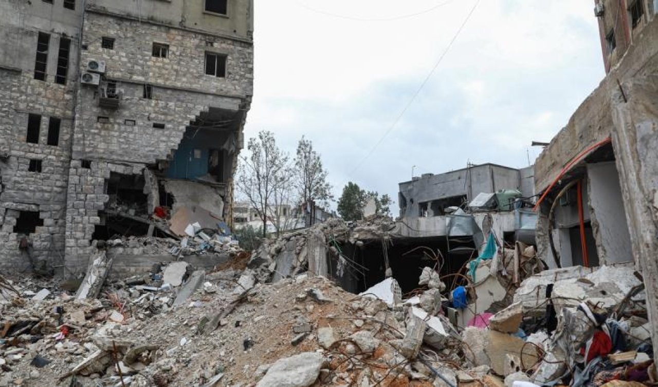 İşgalci İsrail’in hedef aldığı Lübnan’ın Nebatiye kentinde büyük bir yıkım kaldı