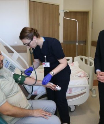 Göğüs ağrısı sandı: Milyonda 7 kişide görülen tümör çıktı