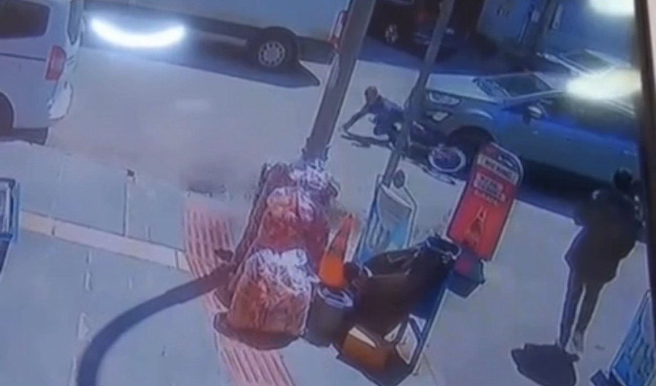 Bisikletiyle otomobilin altına giren çocuk metrelerce sürüklendi: O anlar kamerada