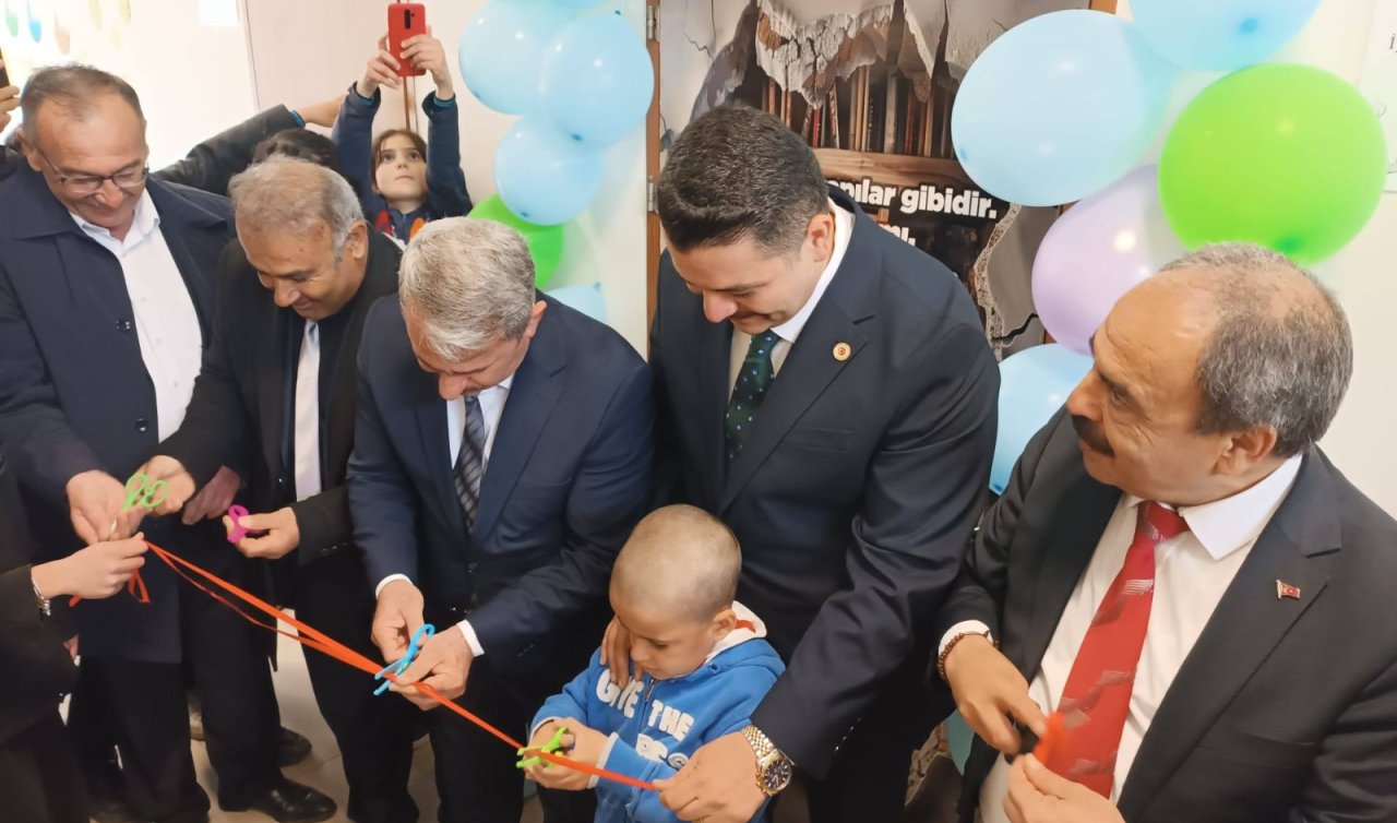 Konya’da gönüllülerin yaptırdığı kütüphane törenle açıldı