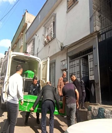 Babasını bıçaklayarak öldüren 14 yaşındaki kız çocuğu tutuklandı