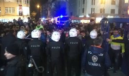 Fenerbahçe taraftarı takım otobüsüne taşla saldırdı