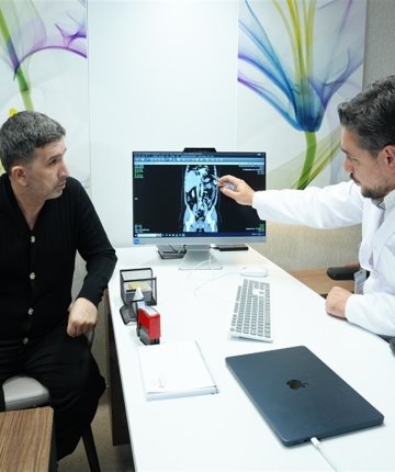 Nefes darlığı ve karın şişkinliği ile geldi 20 santimetre çapında kist çıkarıldı