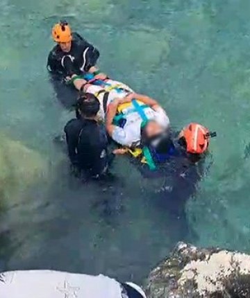 Kayalıklardan düşerek yaralanan şahıs için ekipler alarma geçti