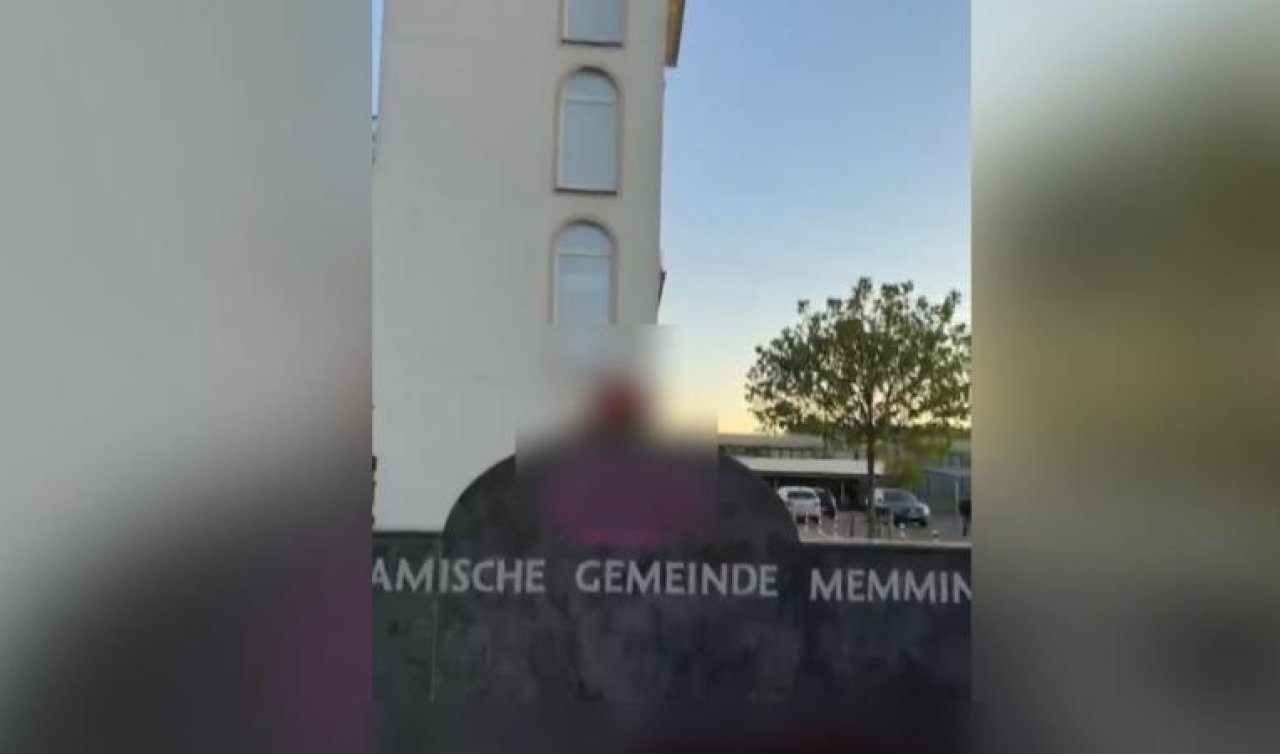 Almanya’da caminin duvarı tahrip edildi ve girişine domuz başı bırakıldı