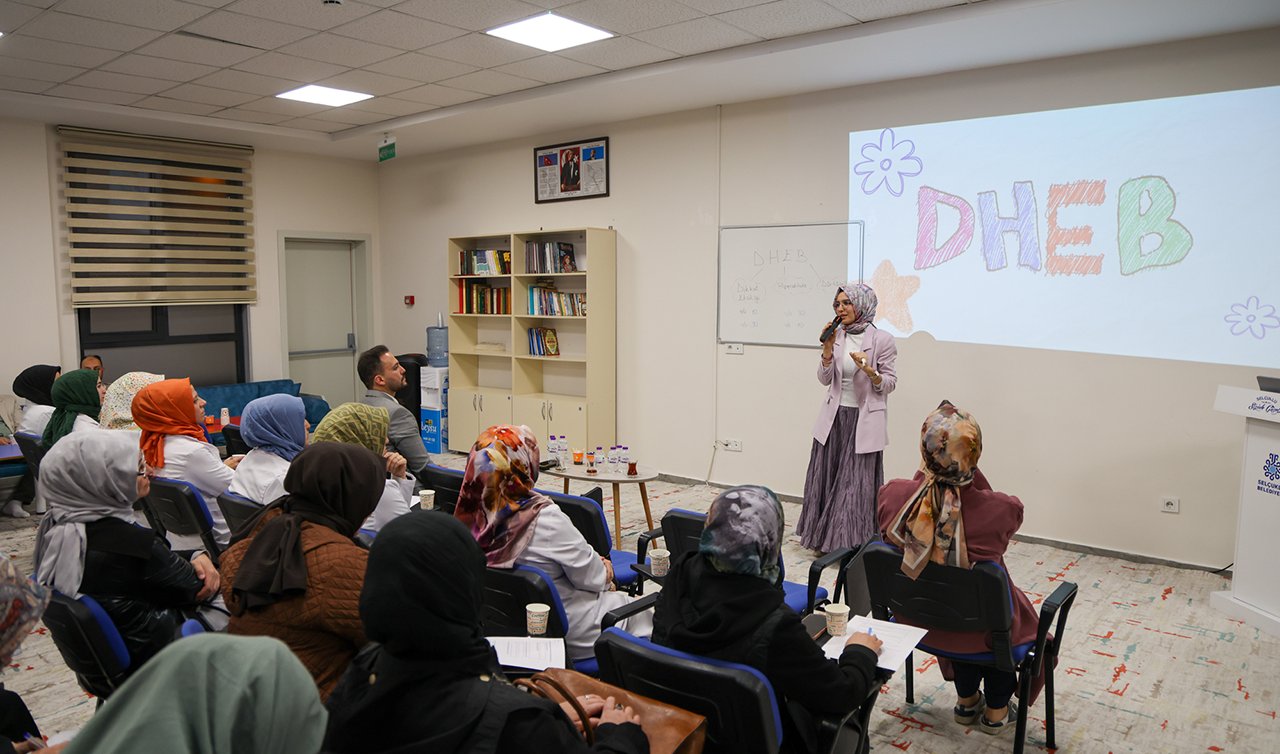 Hatice Hatun Mahalle Külliyesi Çocuk Mektebi’nde aileler eğitim seminerleri ile bilgilendiriliyor
