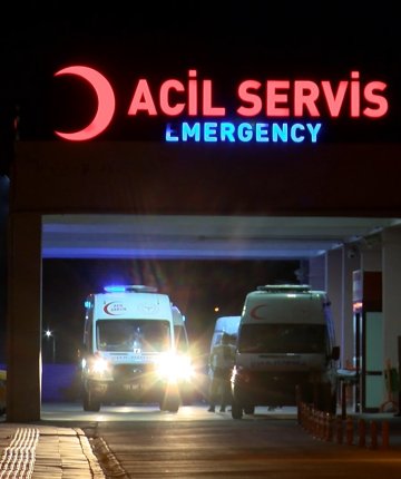 Kutlamalarda başına yorgun mermi isabet eden kişi ağır yaralandı
