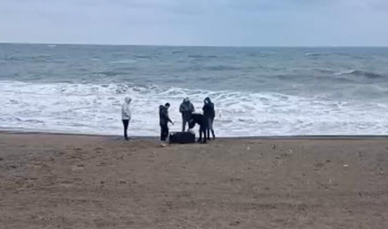 Sahile vuran çantadan uyuşturucu çıktı
