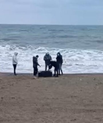 Sahile vuran çantadan uyuşturucu çıktı