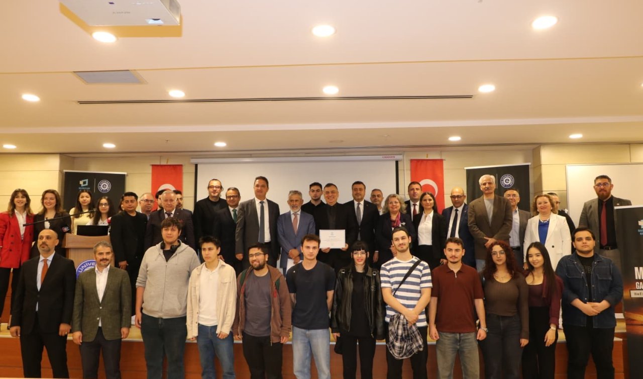 İzmir’de 15 Temmuz manşetleri bir kez daha atıldı