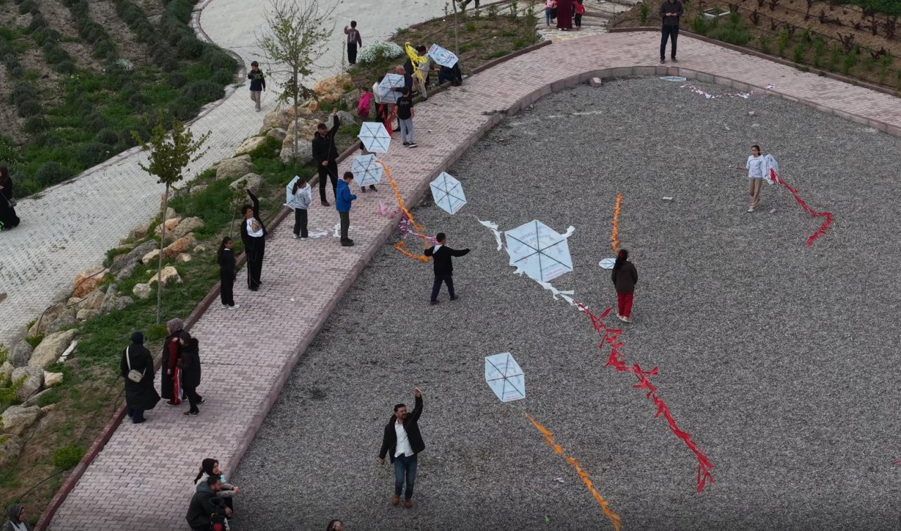 Çumra’da Hıdırellez coşkusu gökyüzüne taşındı: Uçurtmalar renkli görüntüler oluşturdu