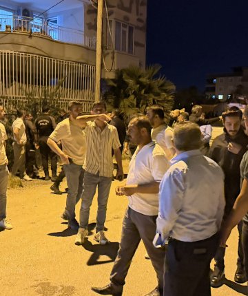 Ev sahibi ile kiracı arasında bıçaklı, sopalı, taşlı kavga: 11 yaralı