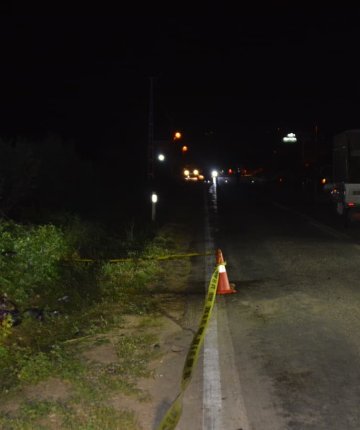 Kamyonete çarpan motosiklet sürücüsü hayatını kaybetti