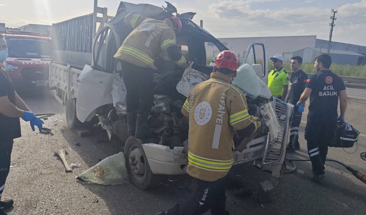 Kamyonet ile TIR çarpıştı: 1 ölü