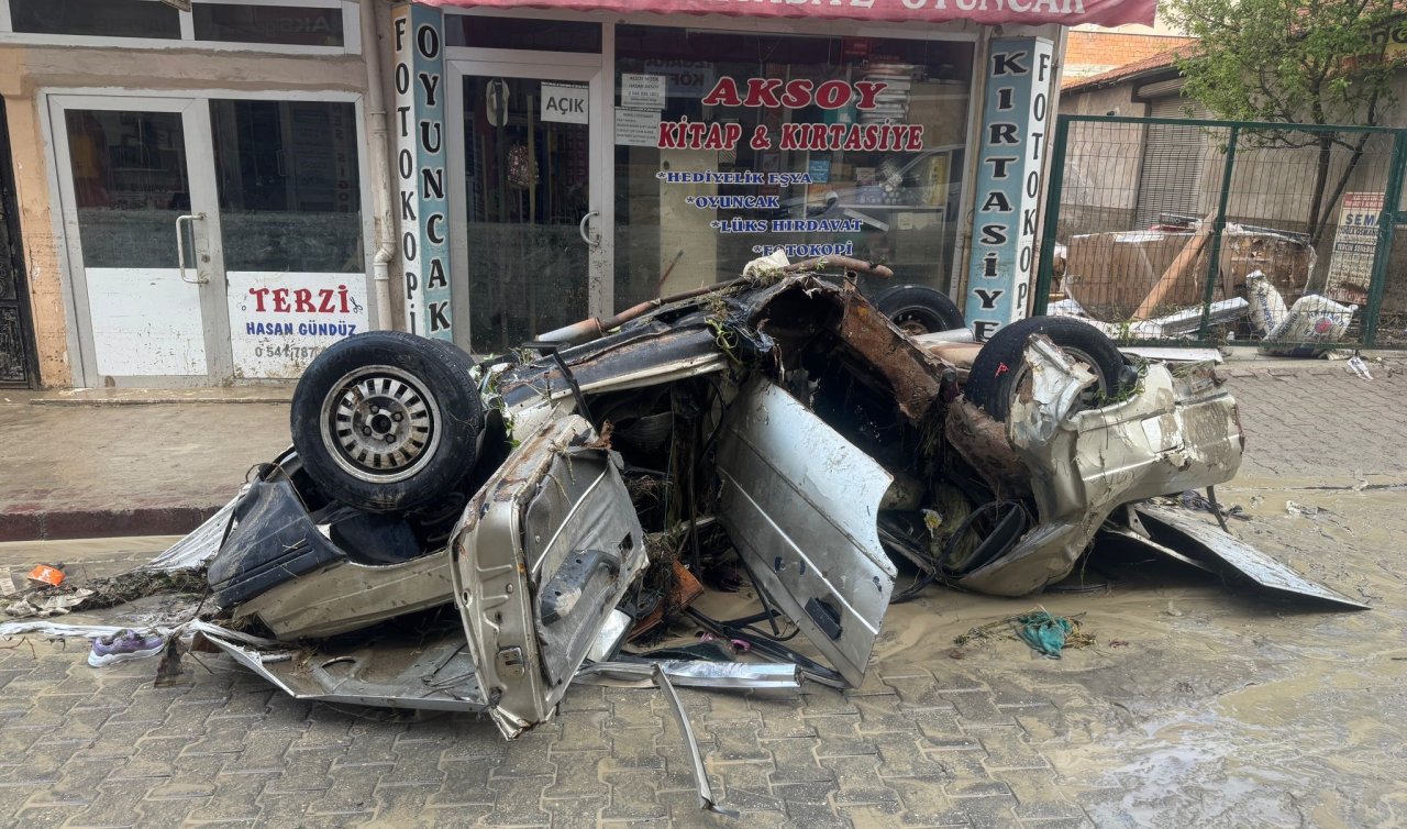Samsun’da sel felaketi! Araçlar hurdaya döndü:Ev ve dükkanlar su altında kaldı 