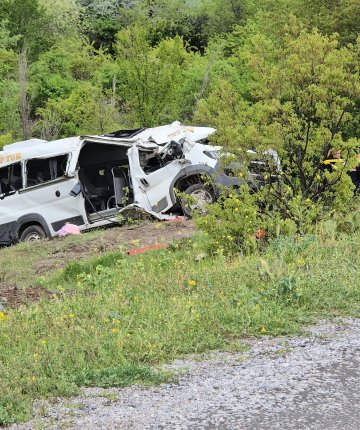 Öğrenci servisi şarampole uçtu: 3 ölü 7 yaralı