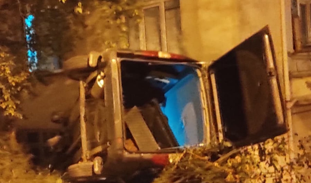 Freni boşalan araç apartman boşluğuna düştü