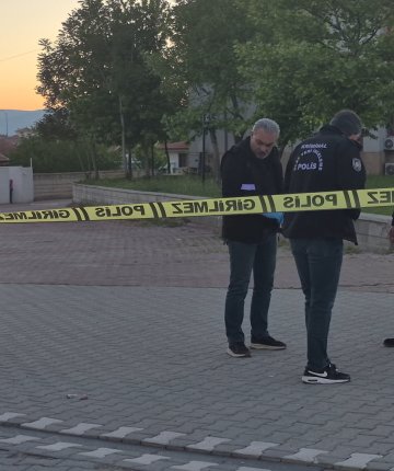 Sanal medyada tartışıp parkta kavga ettiler: 1 yaralı