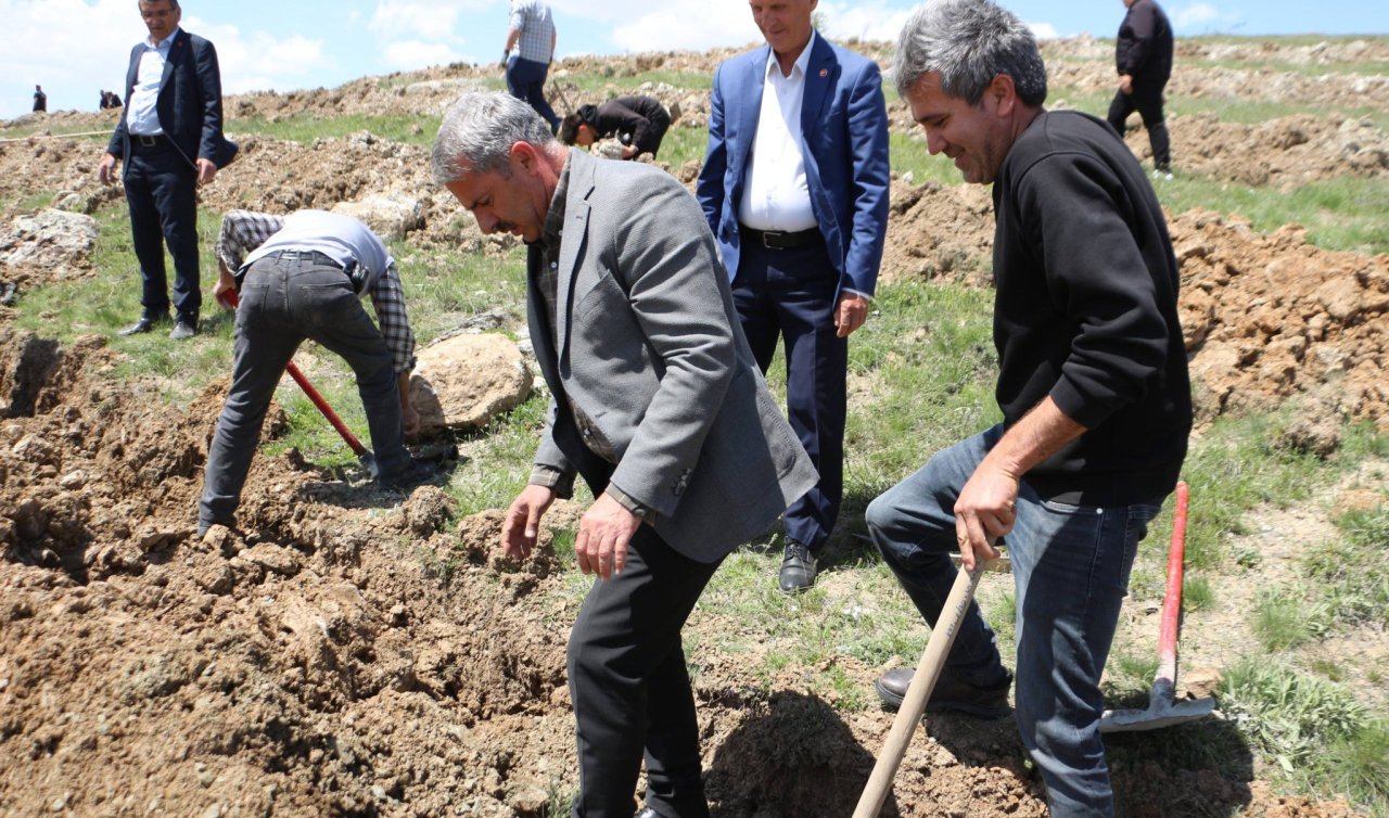 Yunak’ta doğa ve eğitim buluştu: Fidanlar toprakla öğrenciler sahneyle buluştu
