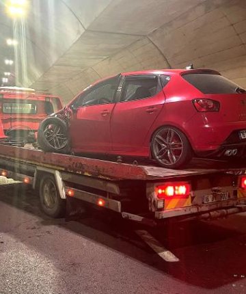 Otomobille motosiklet çarpıştı: 1 ölü