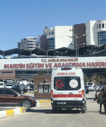 Geri manevra yapılan otomobilin altında kalan çocuk hayatını kaybetti