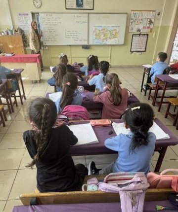 Sel riski nedeniyle 10 okulda eğitime ara verildi