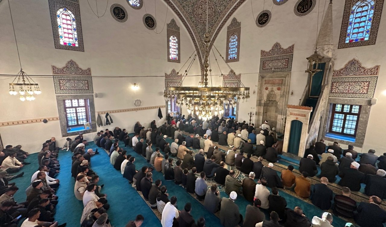 Karapınar’da bayram namazında vatandaşlar camilere akın etti