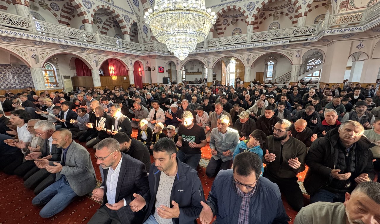Kulu’da bayram namazında camiler doldu