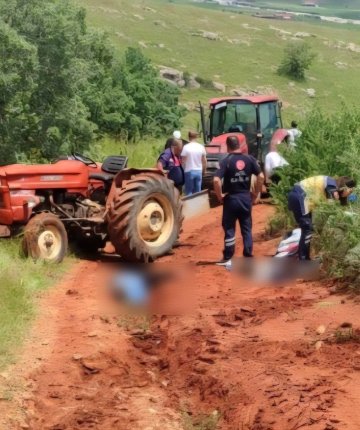 Traktör kazasında baba ile 7 yaşındaki oğlu öldü