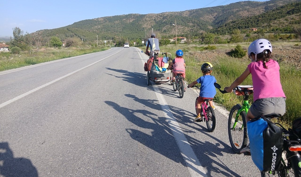 Fransız aile bisikletle dünya turu kapsamında Konya’ya ulaştı