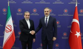 Bakan Fidan İranlı mevkidaşı Arakçi ile görüştü