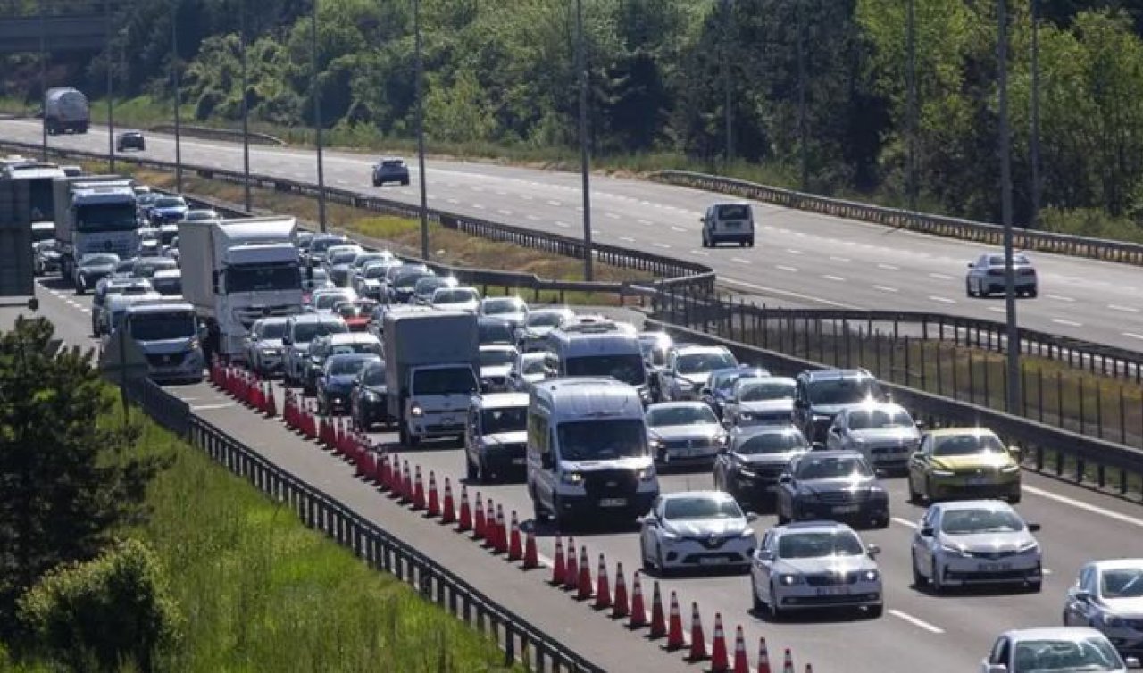 TEM Otoyolu’nu kullanacaklar dikkat! Yol çalışması başladı: İstanbul yönü trafiğe kapatıldı