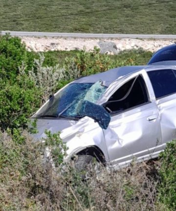 Otomobil şarampole devrildi: 2 ölü