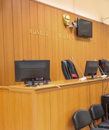 Müdür yardımcısını tehdit eden öğrenci için okul değiştirme kararı