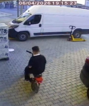 Otomobil elektrikli motosiklete çarptı; 13 yaşındaki çocuk ağır yaralandı