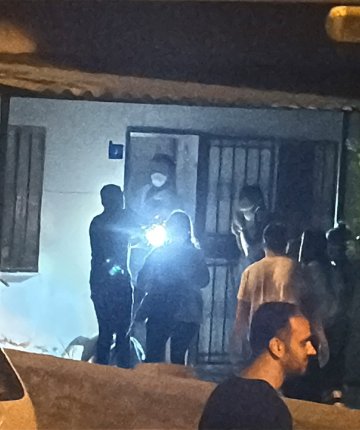 Babasının cenazesiyle 2 gün aynı evde yaşadı