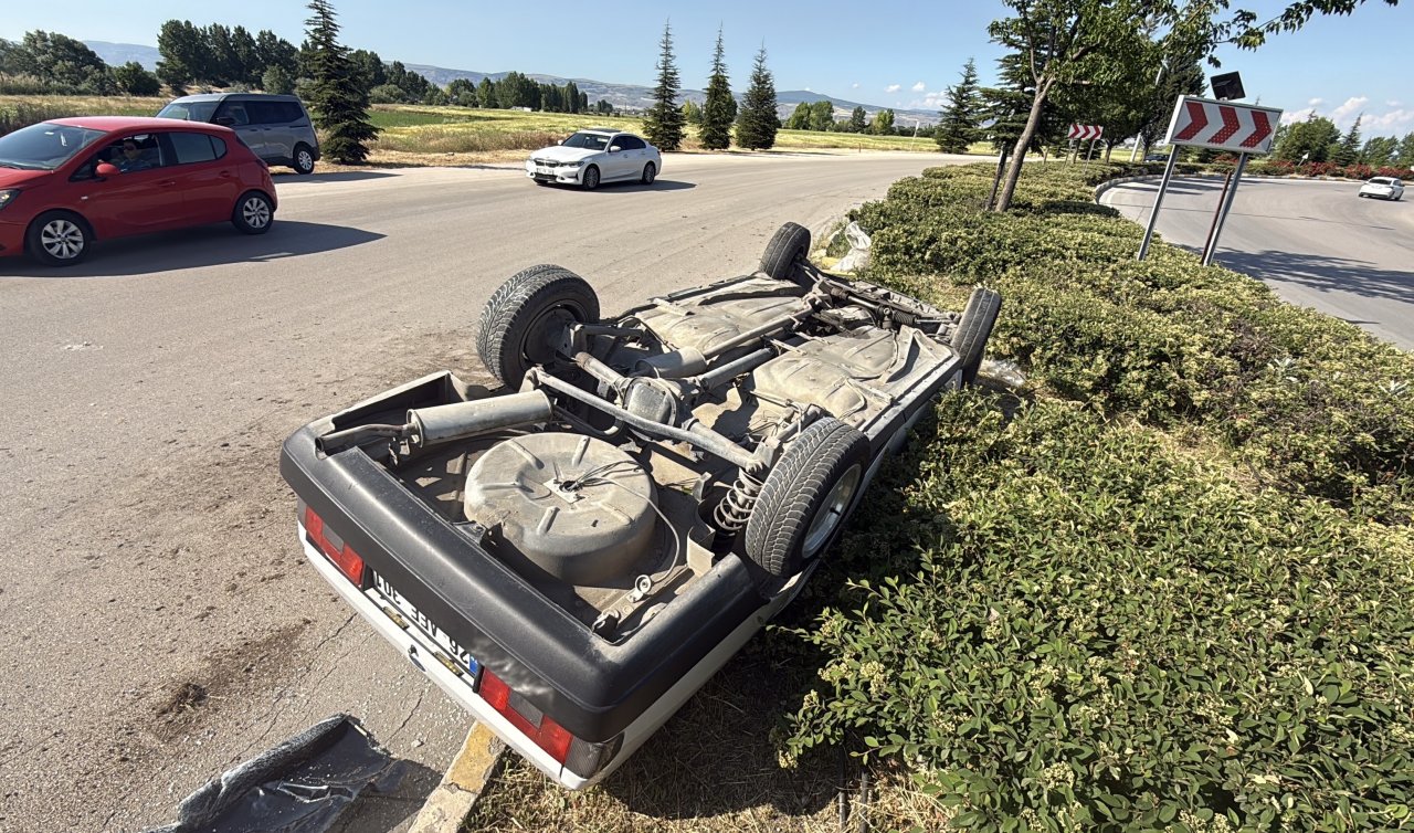 Takla atan Tofaş refüje devrildi: 2 yaralı