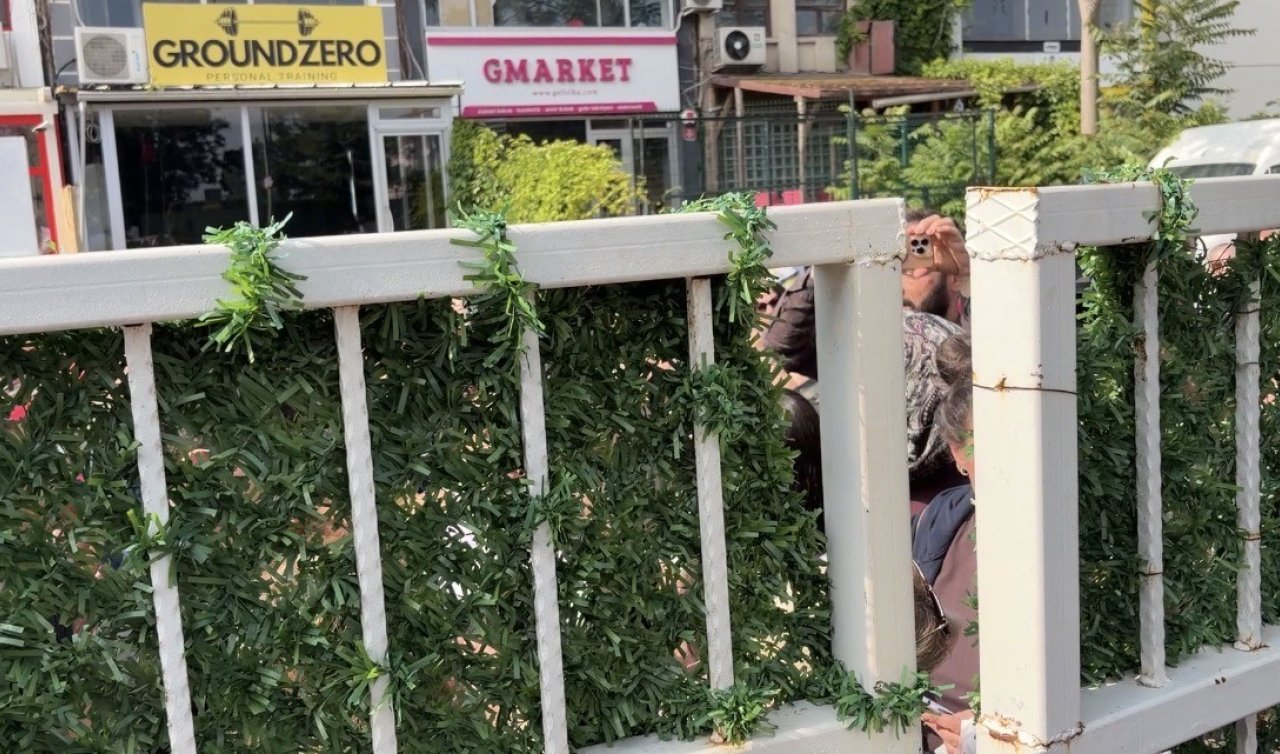 Sınava dakikalar kala öğrenciler okul bahçesine alınmayınca gerginlik yaşandı