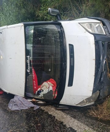 İşçi servisi devrildi; 1 ölü, 1’i ağır 10 yaralı