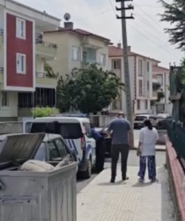 19 yaşındaki kız annesi ile babasını rehin aldı