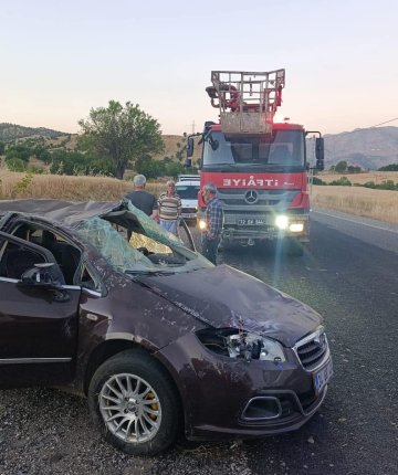 Takla atan otomobildeki anne ve oğlu öldü 4 kişi yaralandı