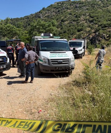Park halindeki araçta 2 gencin cansız bedeni bulundu