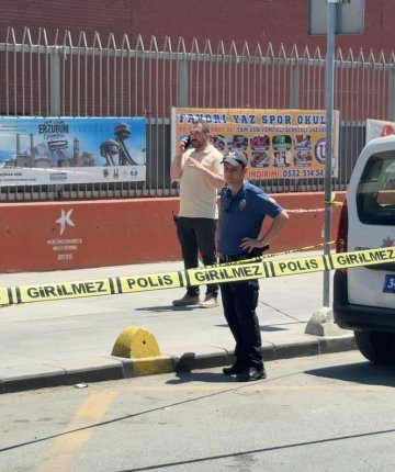 Telefoncuya kurye kılığında gelip kurşun yağdırdı: 1 ölü