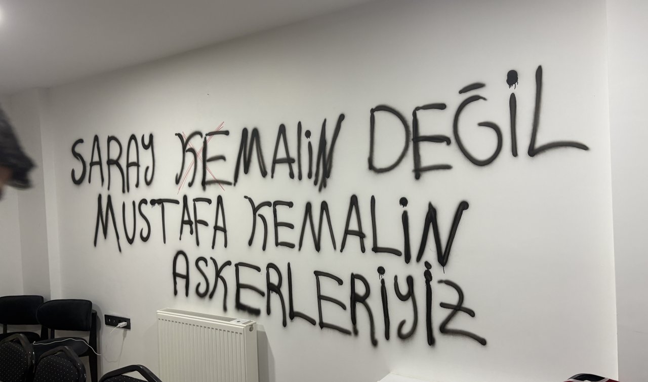 CHP Kayseri İl Başkanlığı binasının duvarlarına boyayla yazılar yazıldı