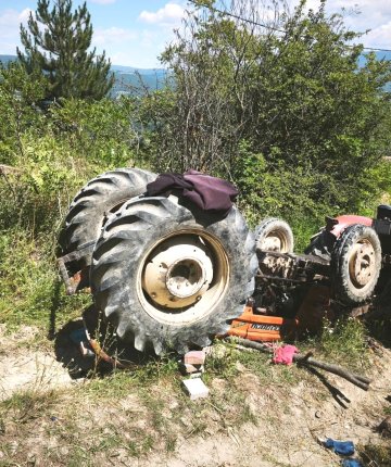 Traktörün altında kalan sürücü hayatını kaybetti